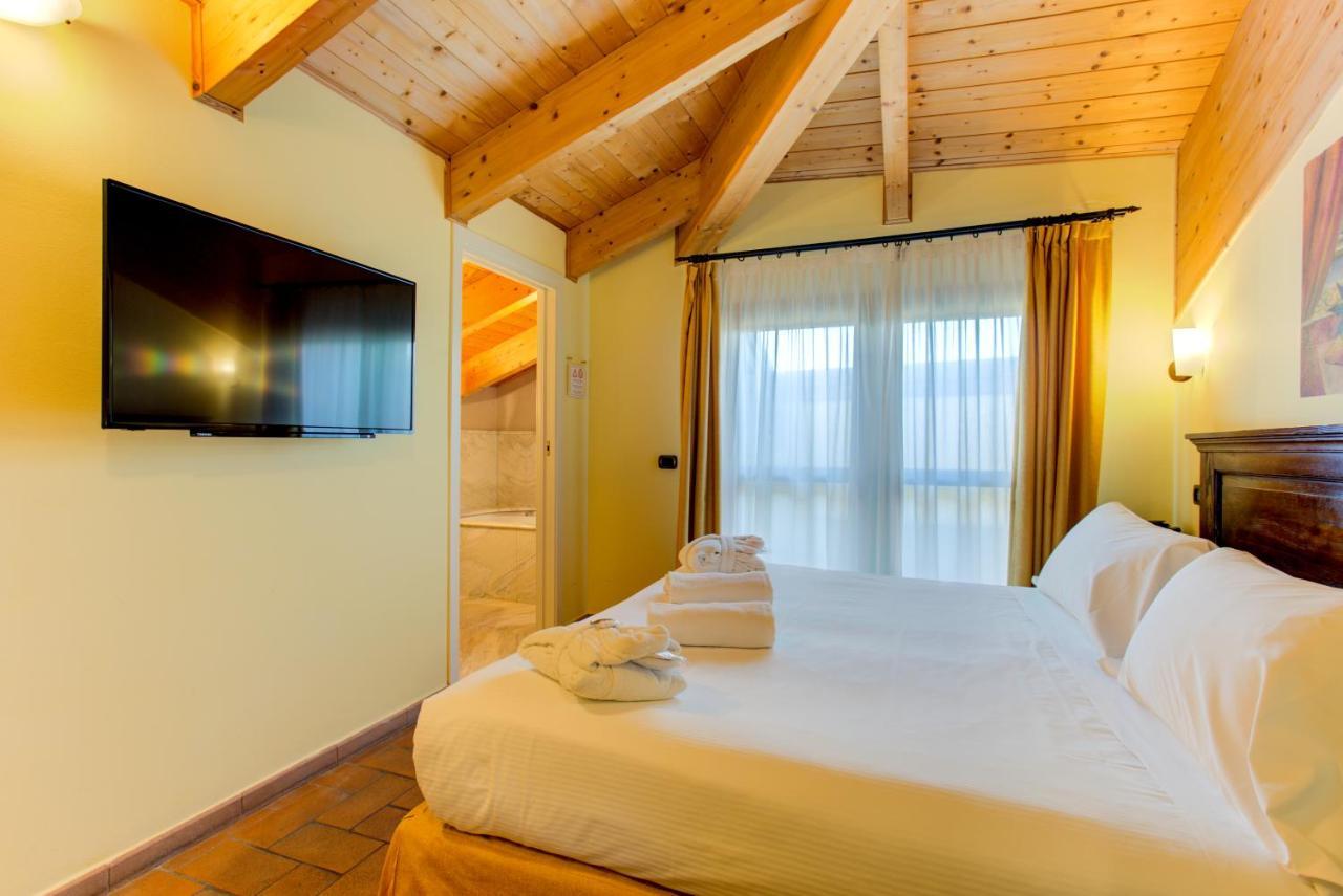 Oste Del Castello Wellness & Bike Hotel Верукио Екстериор снимка