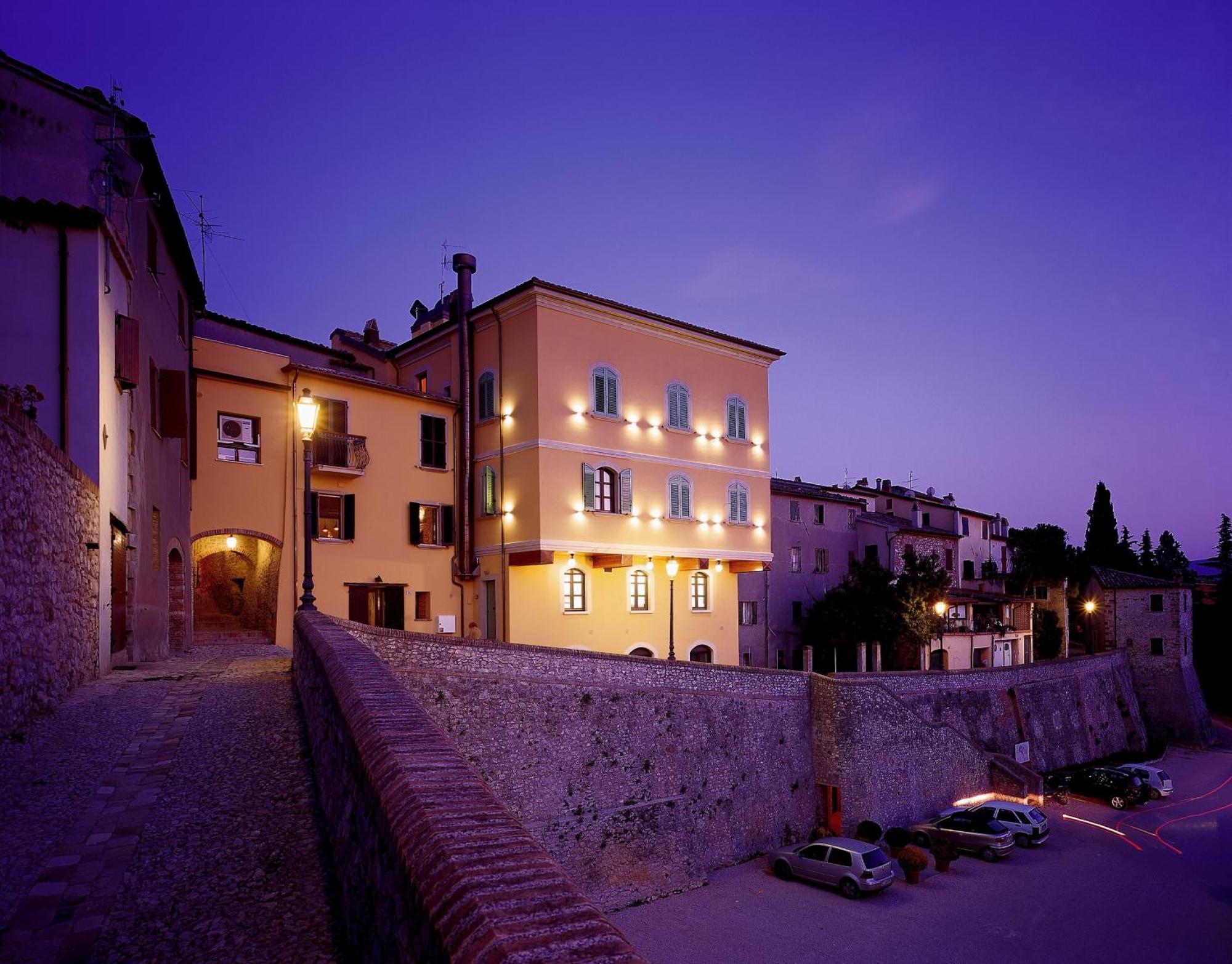 Oste Del Castello Wellness & Bike Hotel Верукио Екстериор снимка